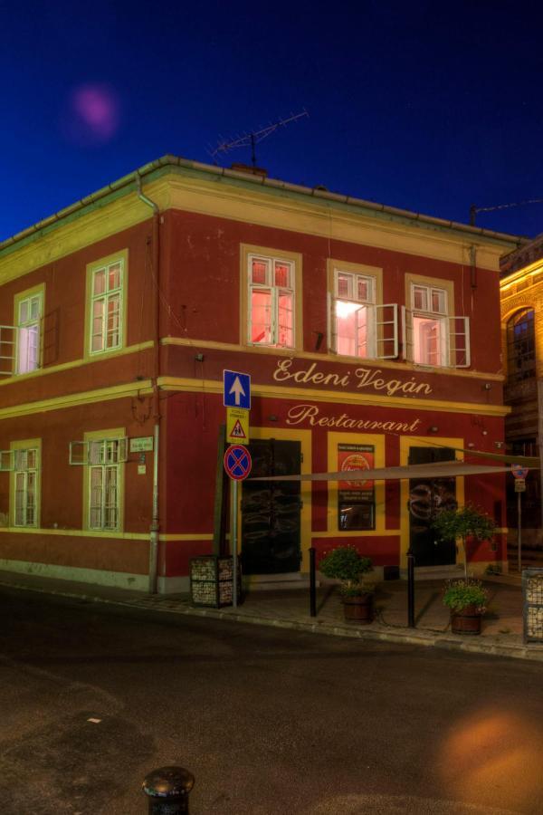 Santico Art Hotel And Hostel Budapest Exterior photo
